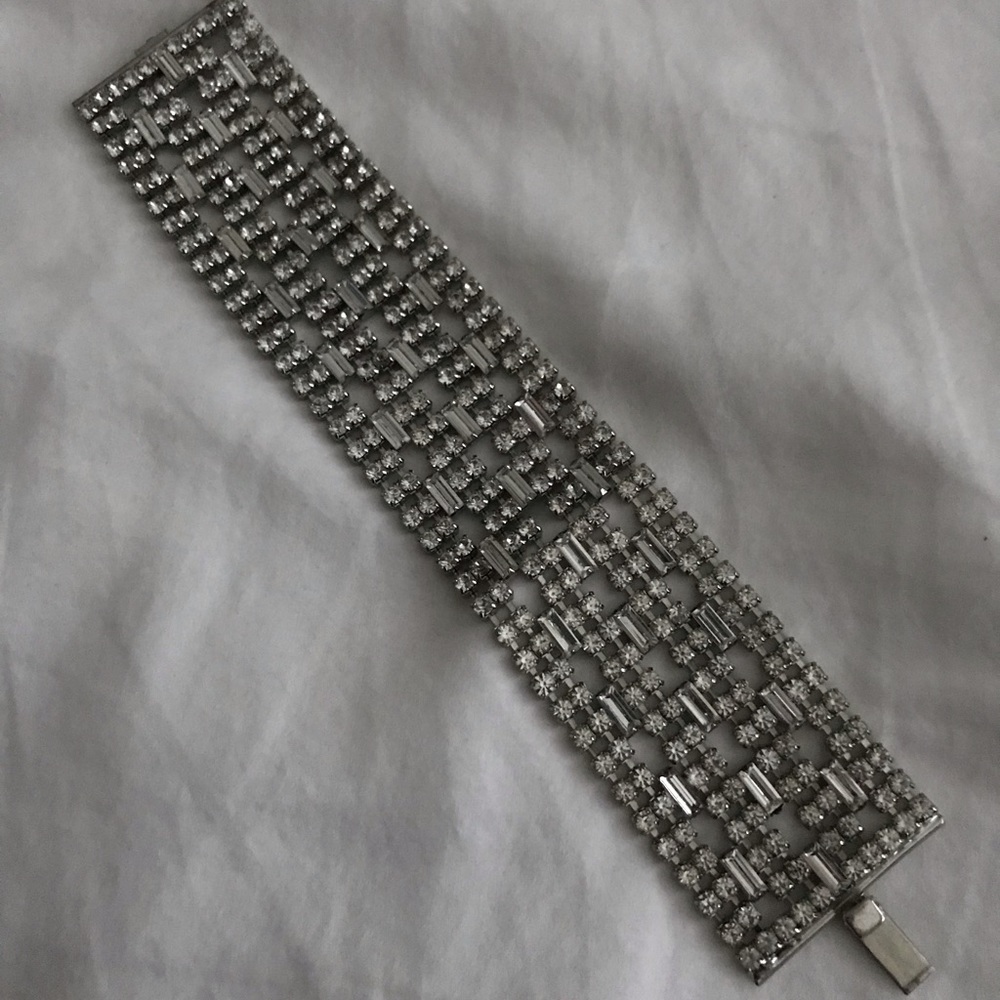 • s t a t e m e n t // bracelet •